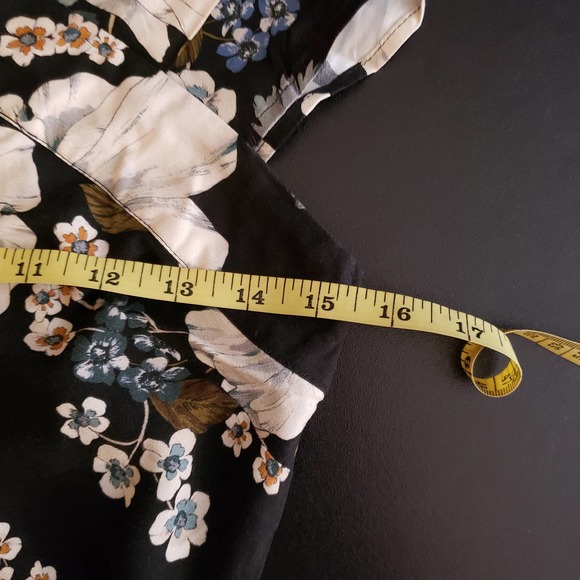 GIANNI BINI floral cold shoulder button down blouse 0 - Picture 9 of 10